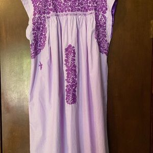 Mi Golondrina Short Flores Dress Sleeveless Embroidered Purple & White Chambray.